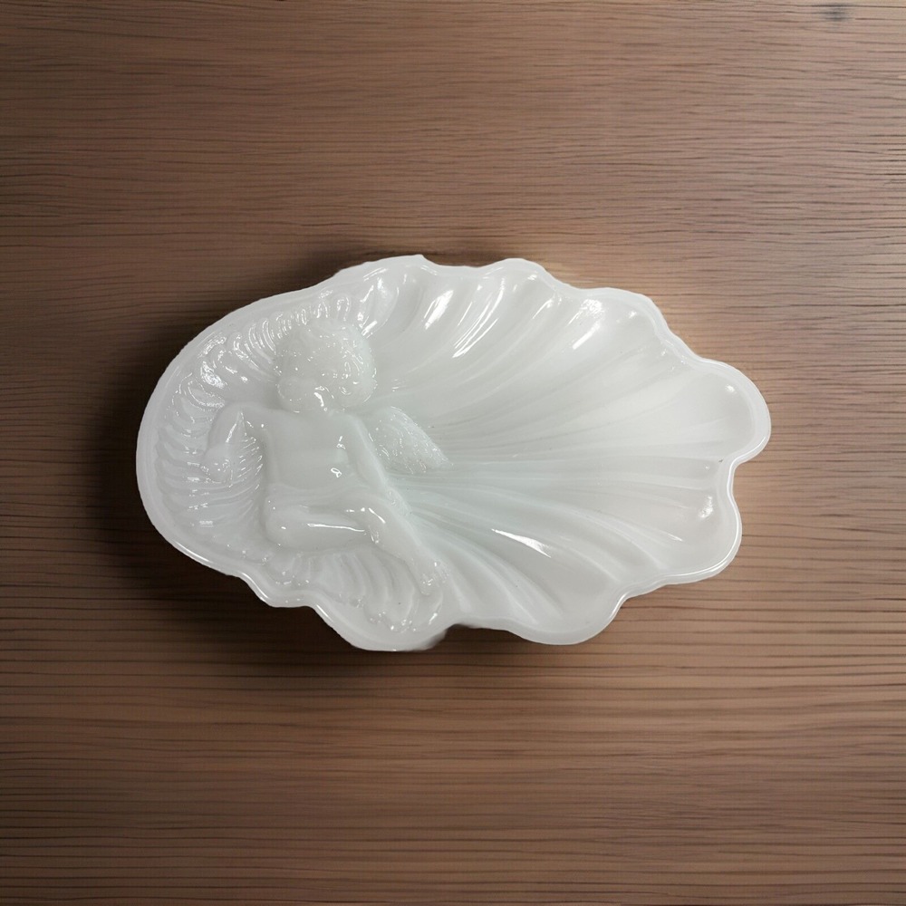 Vintage‎ Avon Milk Glass Soap Dish w/Cupid 4 1/2 x 6 1/2 Inches (TK0068)